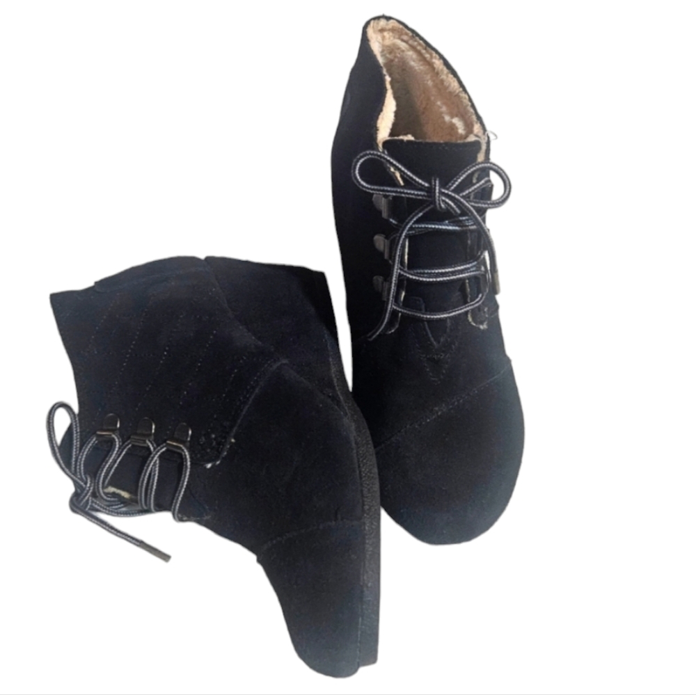 Toms Desert Wedge Black Suede Shearling Boots